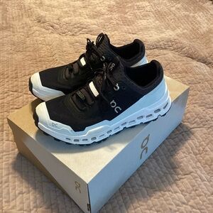 Women’s On Clouds Size 7.5 Worn Once